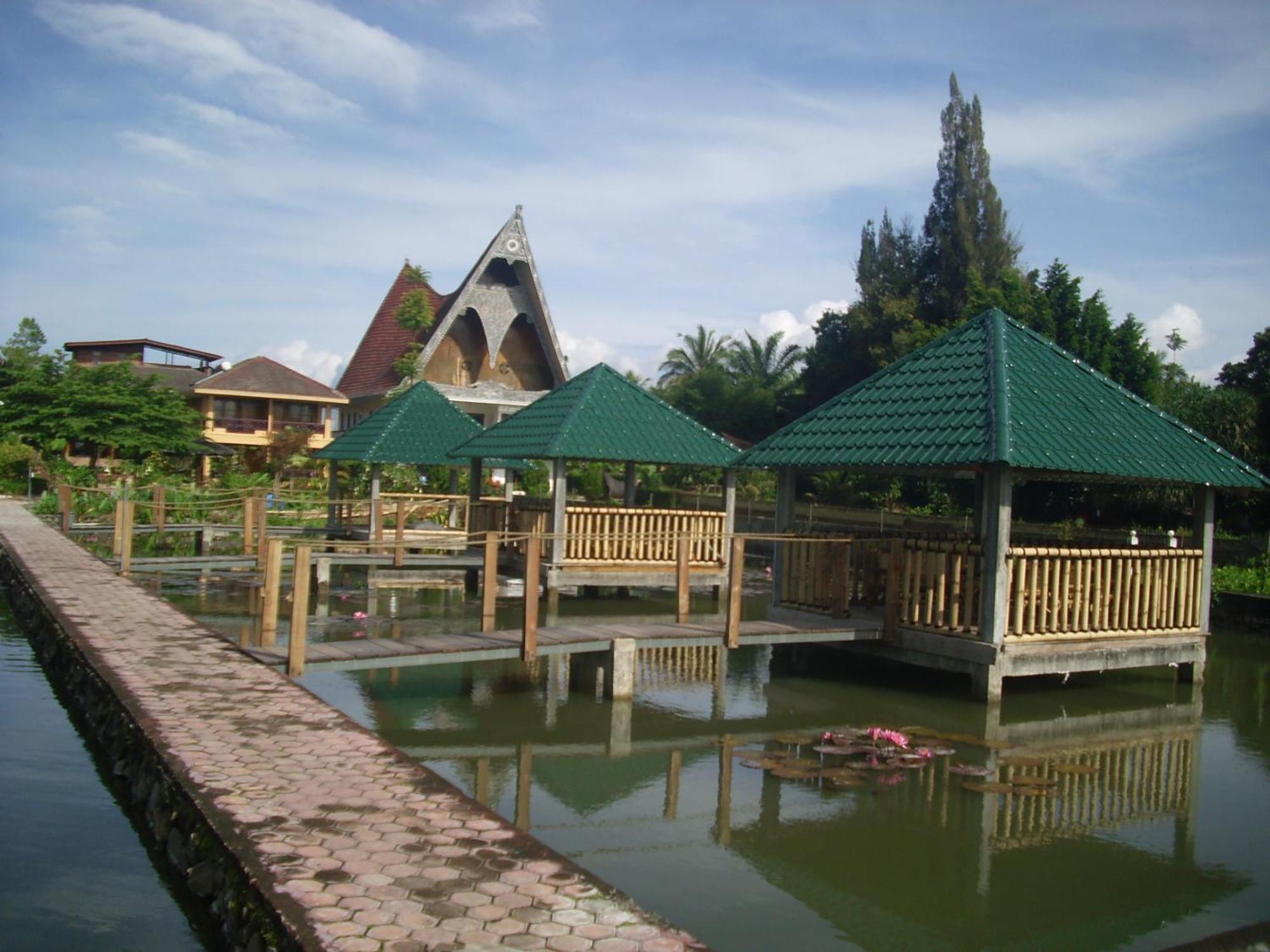 Toba Village Inn Tuk Tuk Exterior photo