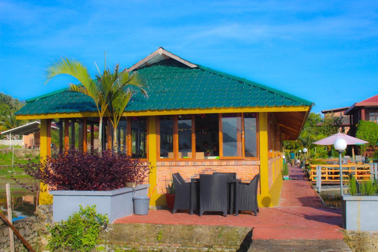 Toba Village Inn Tuk Tuk Exterior photo